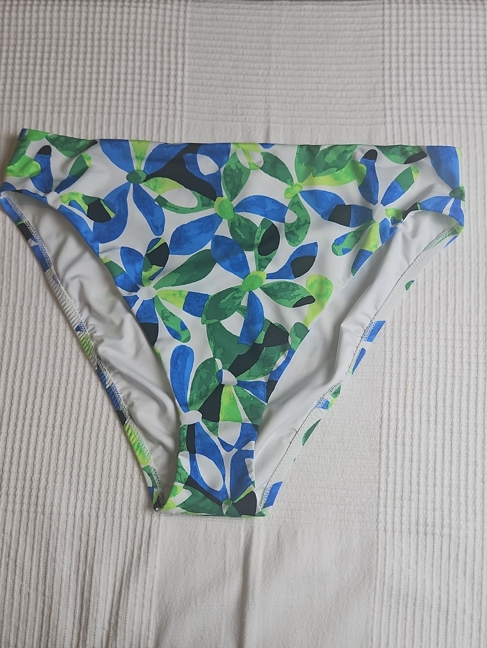 Sanctuary High Waist/Leg Swim Bottom: White/Blue/Green Floral: Size- X-Large‎